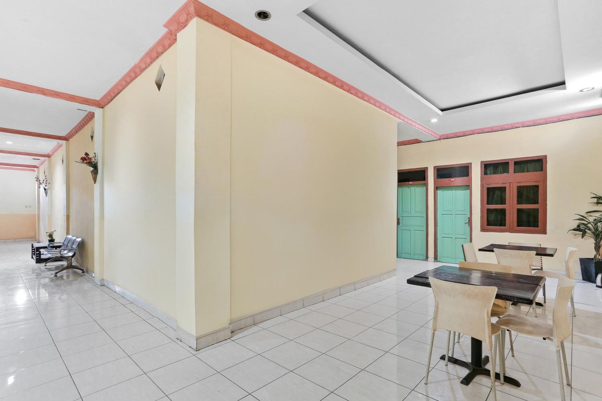 Oyo 93046 Hotel Fortuna Parepare Dış mekan fotoğraf