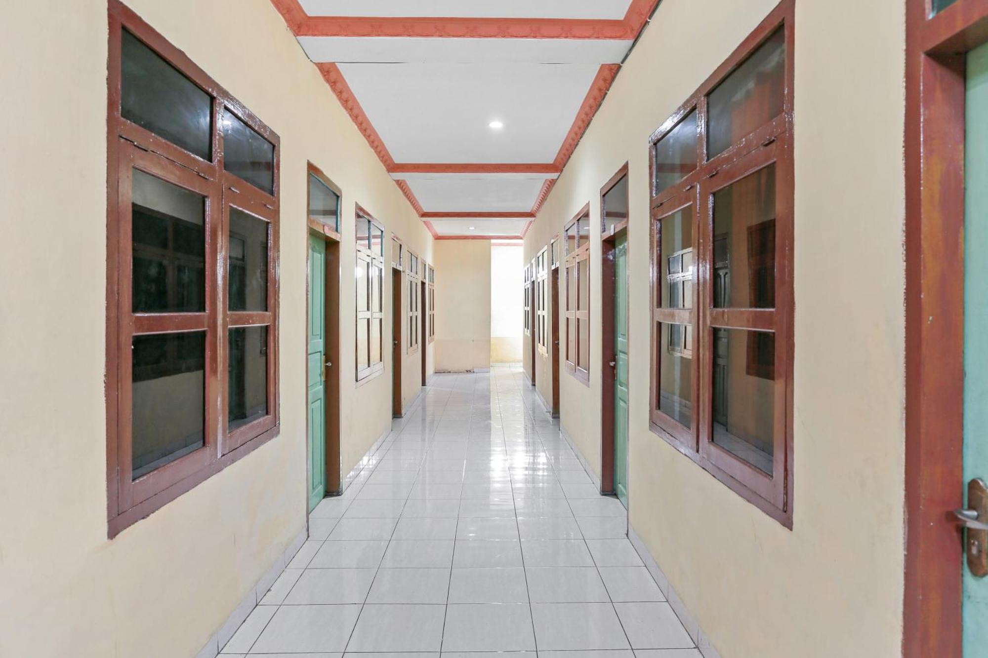 Oyo 93046 Hotel Fortuna Parepare Dış mekan fotoğraf