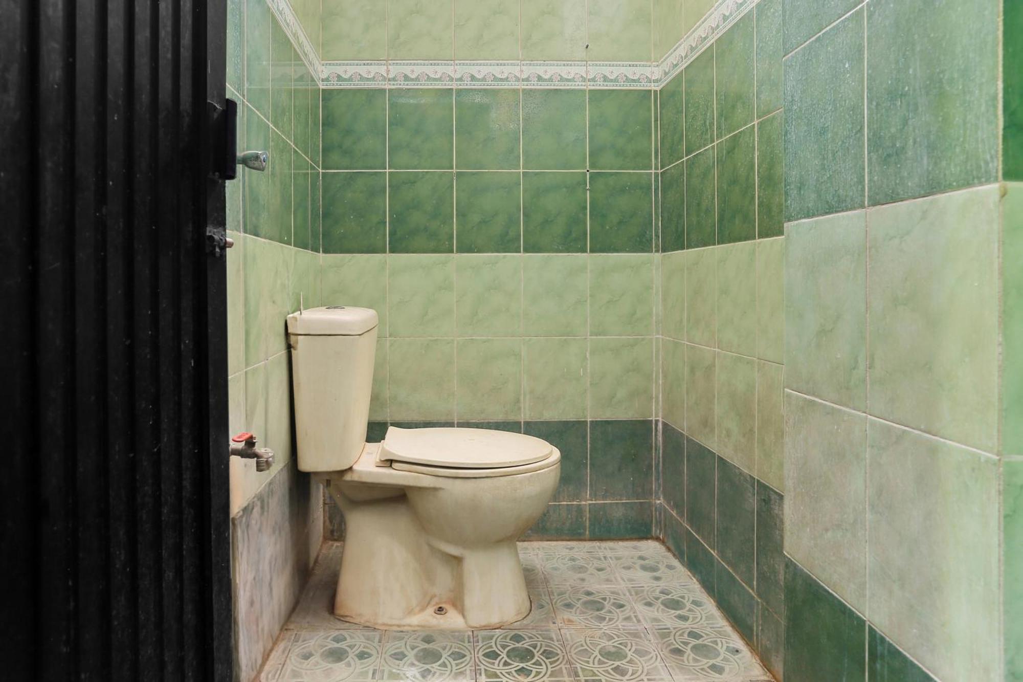 Oyo 93046 Hotel Fortuna Parepare Dış mekan fotoğraf