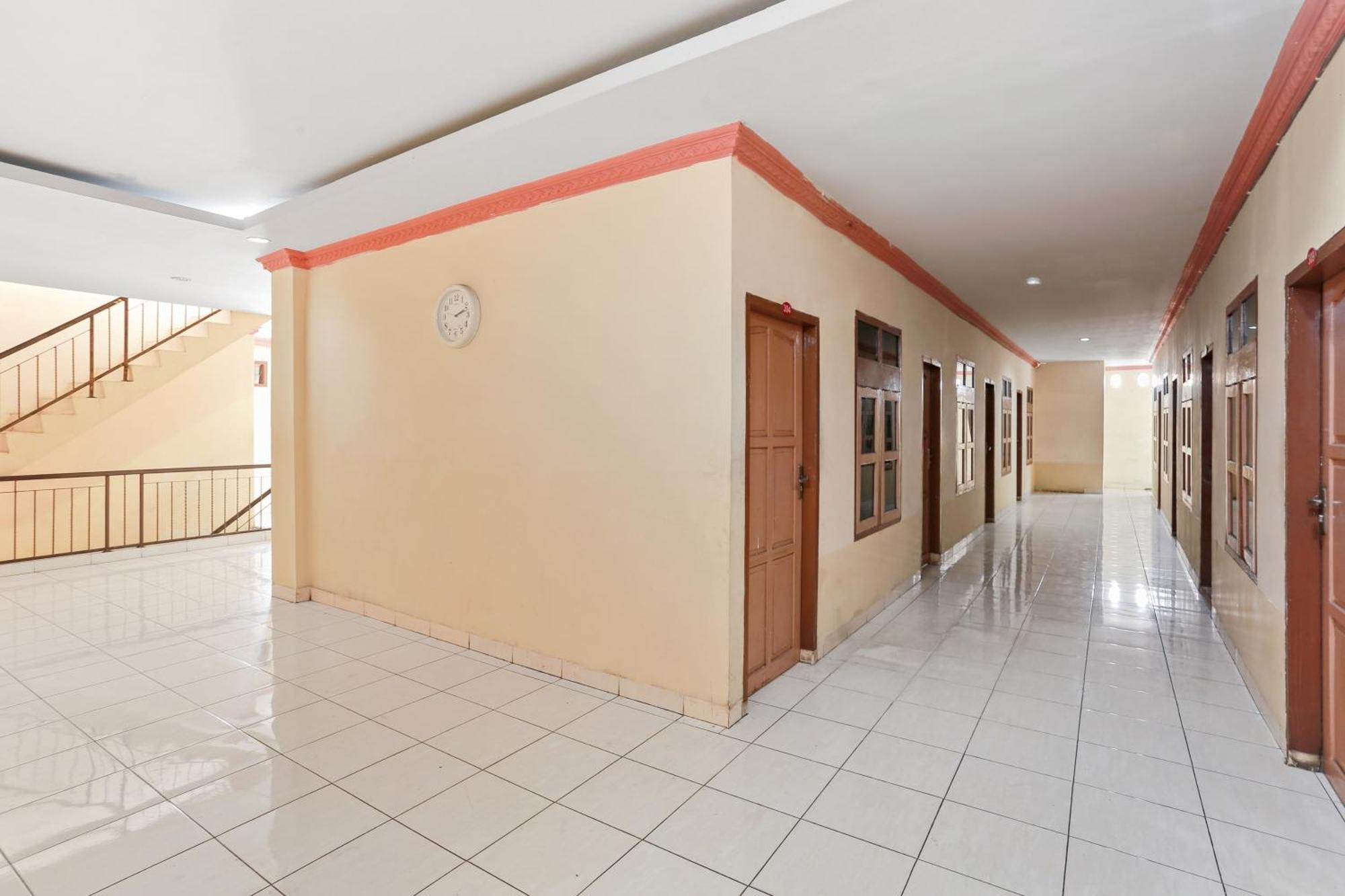 Oyo 93046 Hotel Fortuna Parepare Dış mekan fotoğraf