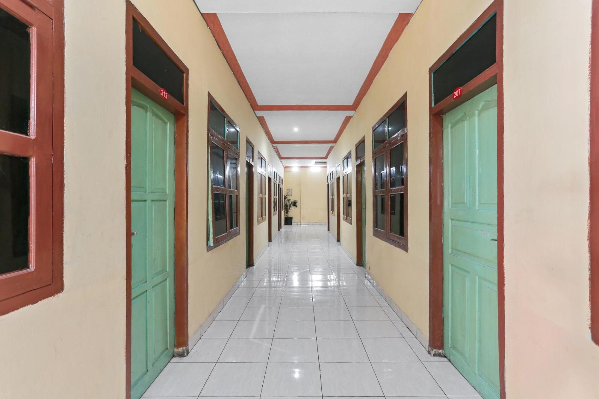 Oyo 93046 Hotel Fortuna Parepare Dış mekan fotoğraf
