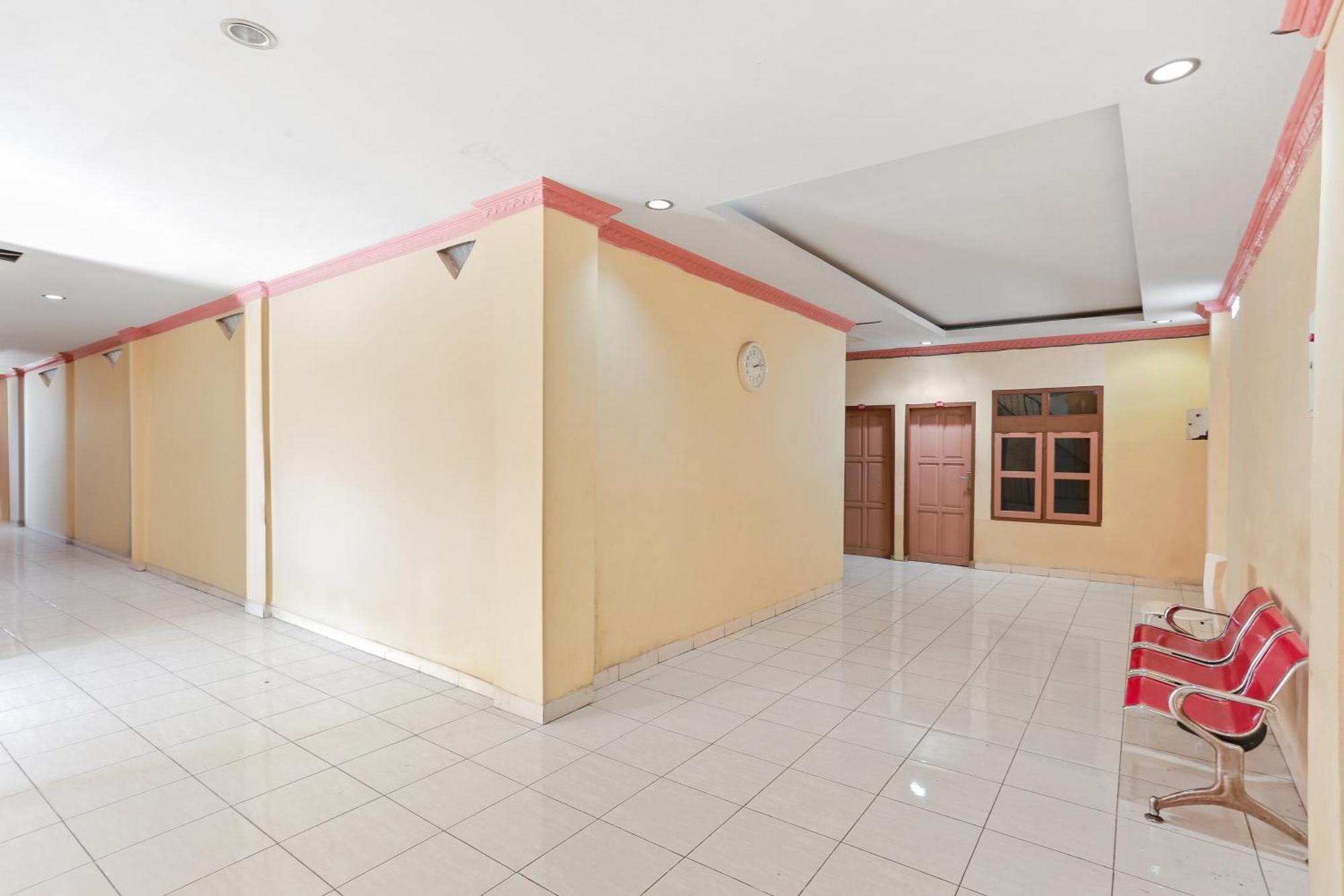 Oyo 93046 Hotel Fortuna Parepare Dış mekan fotoğraf