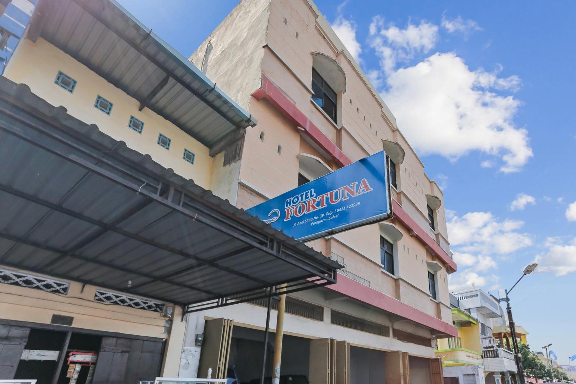Oyo 93046 Hotel Fortuna Parepare Dış mekan fotoğraf